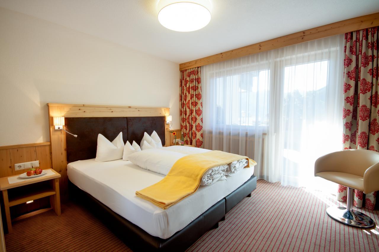 Hotel Bergblick 4 Sterne Superior Фис Экстерьер фото