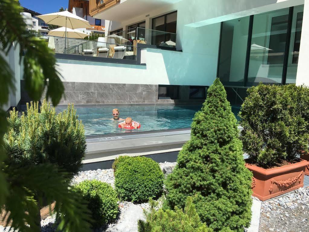 Hotel Bergblick 4 Sterne Superior Фис Экстерьер фото